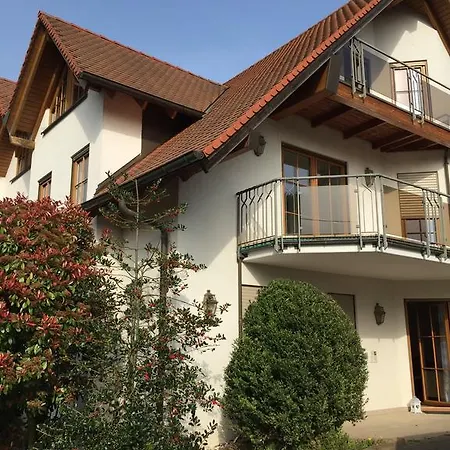 Ferienzimmer In Idyllischem Weinort
